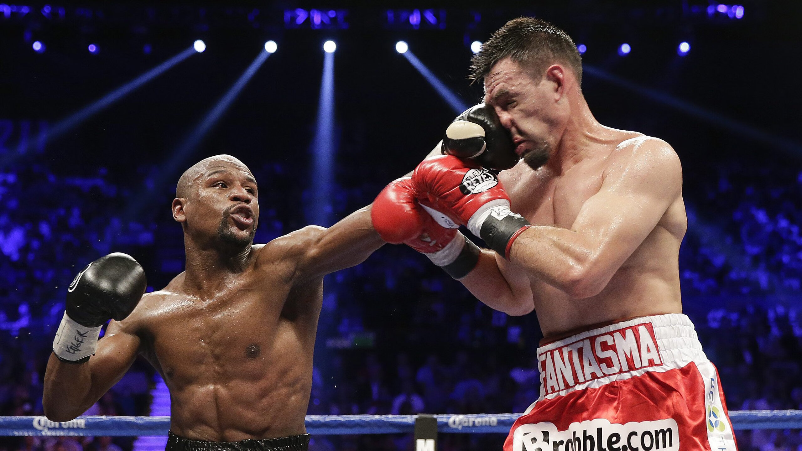 开云体育-室内蹦床竞技，爆发力十足的极限运动，家用室内蹦床玩法视频