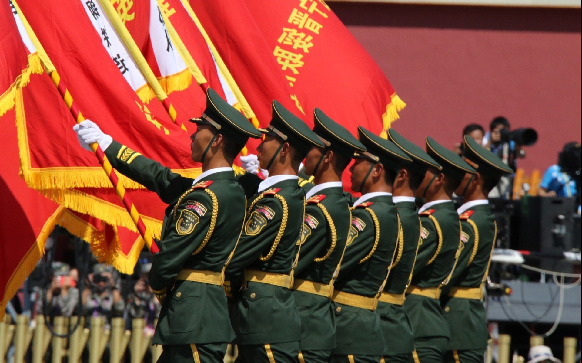 客战录像:豪门球队最新战术分析解读,豪门足球球队