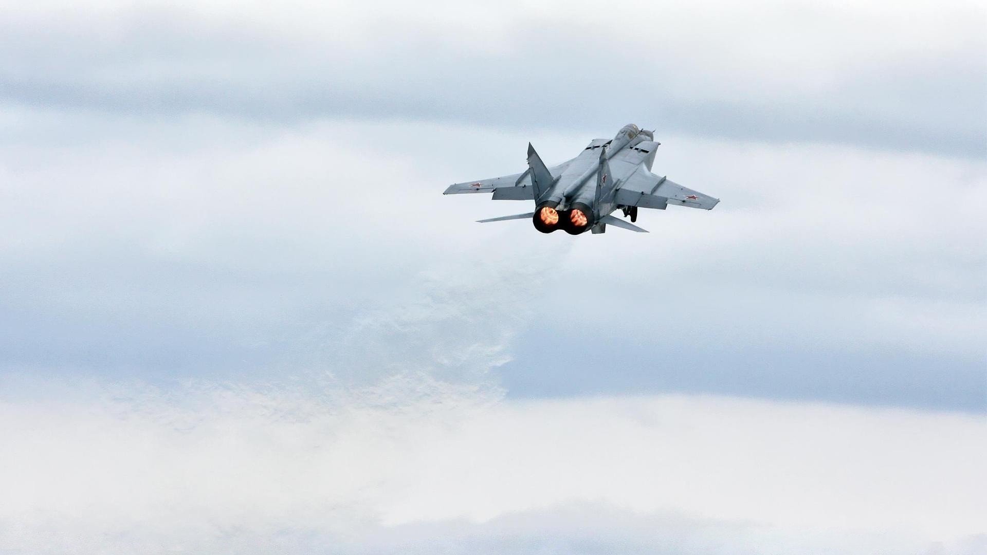 比赛战术板数字化引发教练热议,战术板app足球