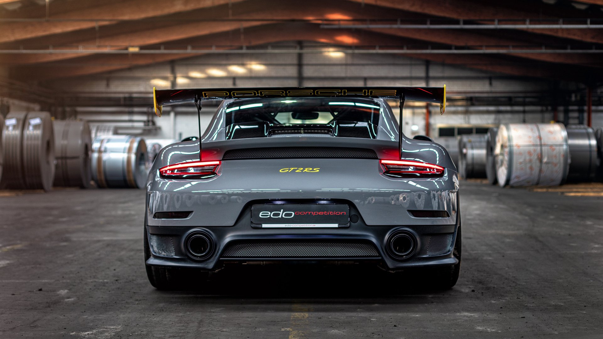 朱婷比赛结束后主动与对手拥抱致意,朱婷等人